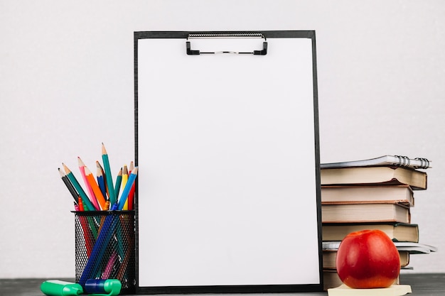 安全伴我行交通安全主题班会教案